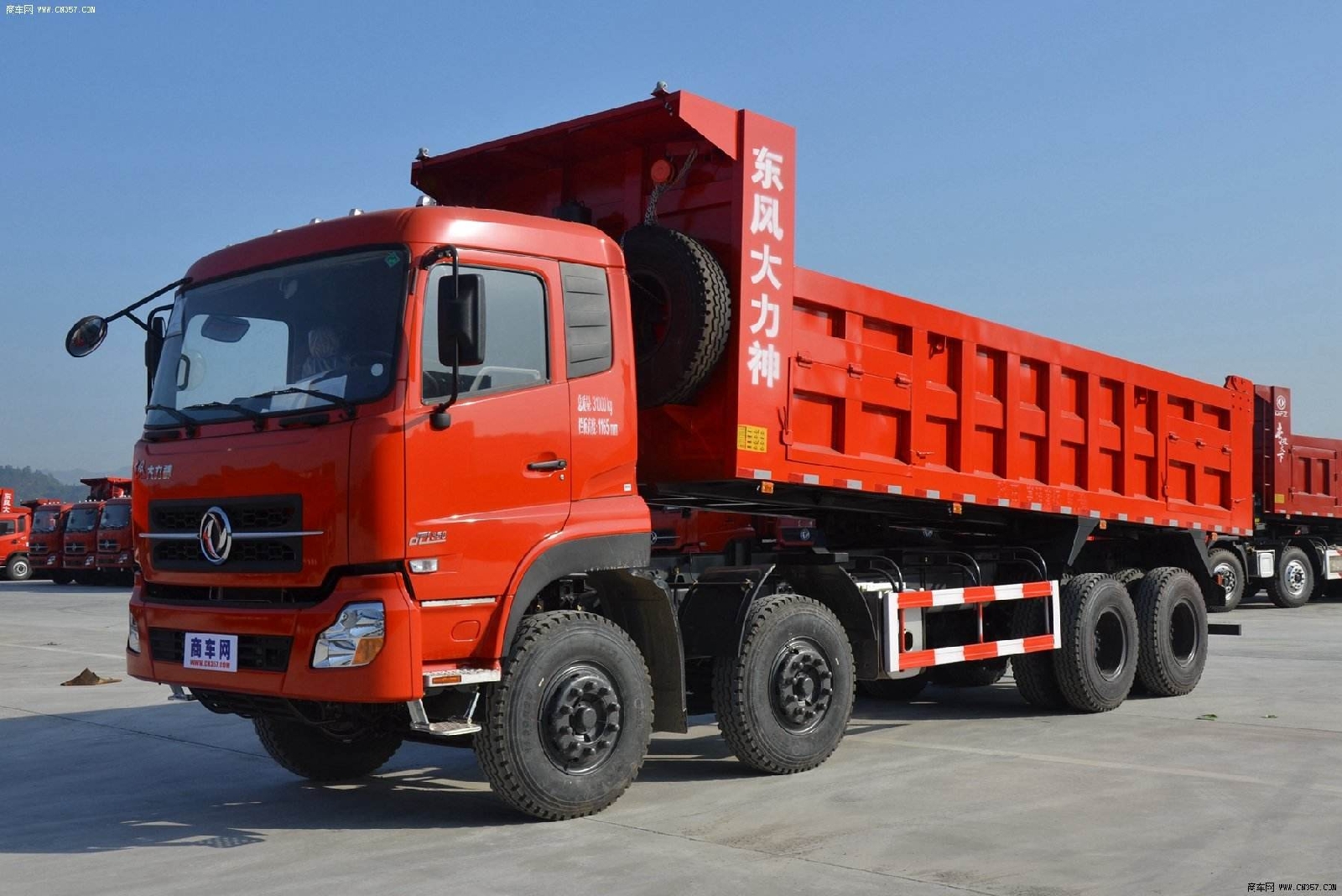 Dongfeng 375hp tipper truck dumper truck for sale 