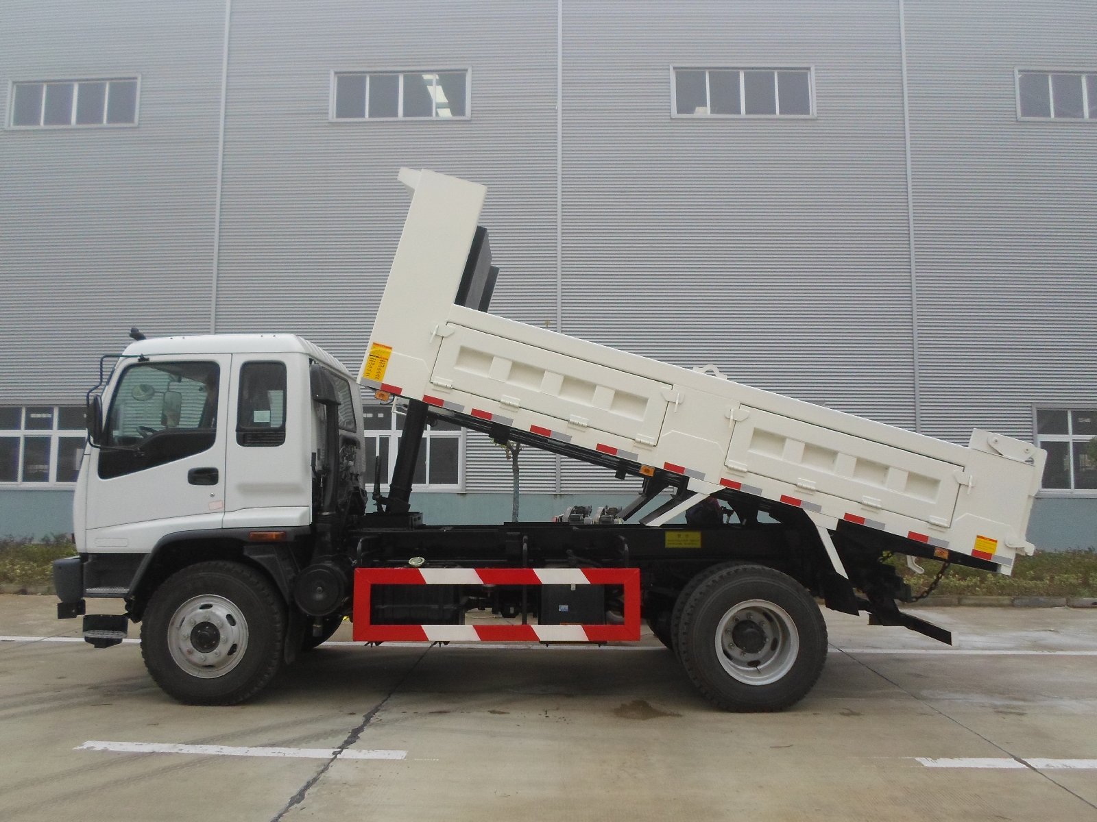 6hk1 4X2 Powerful 240Hp / Tipper Truck Dump Truck 